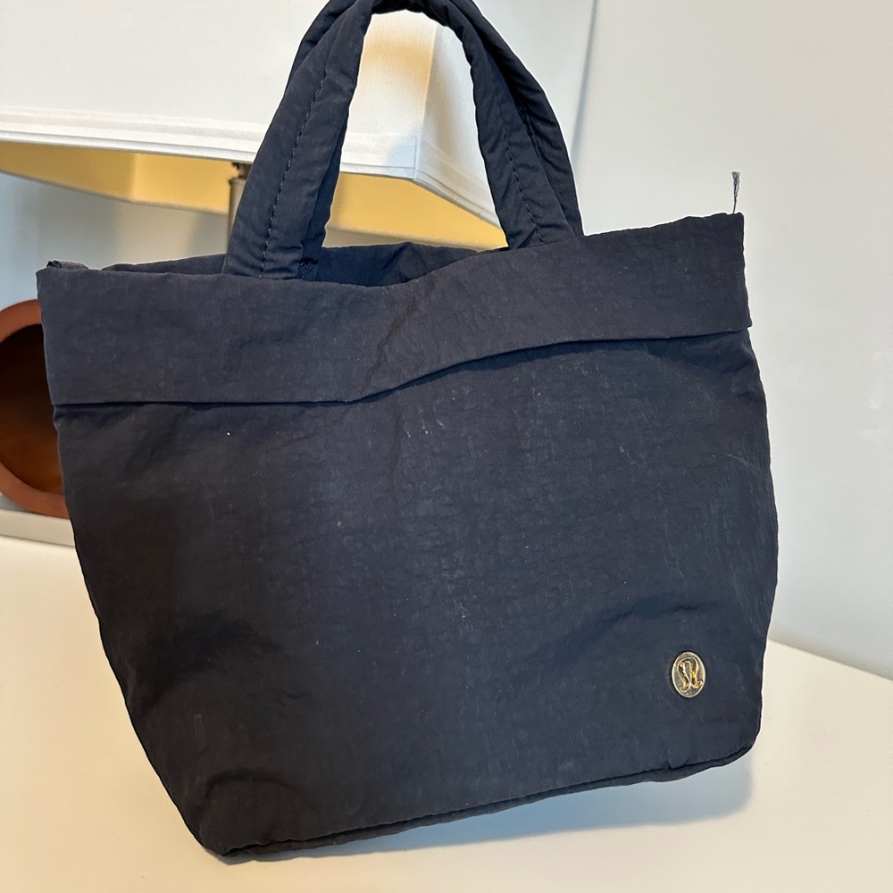 Lululemon bucket bag